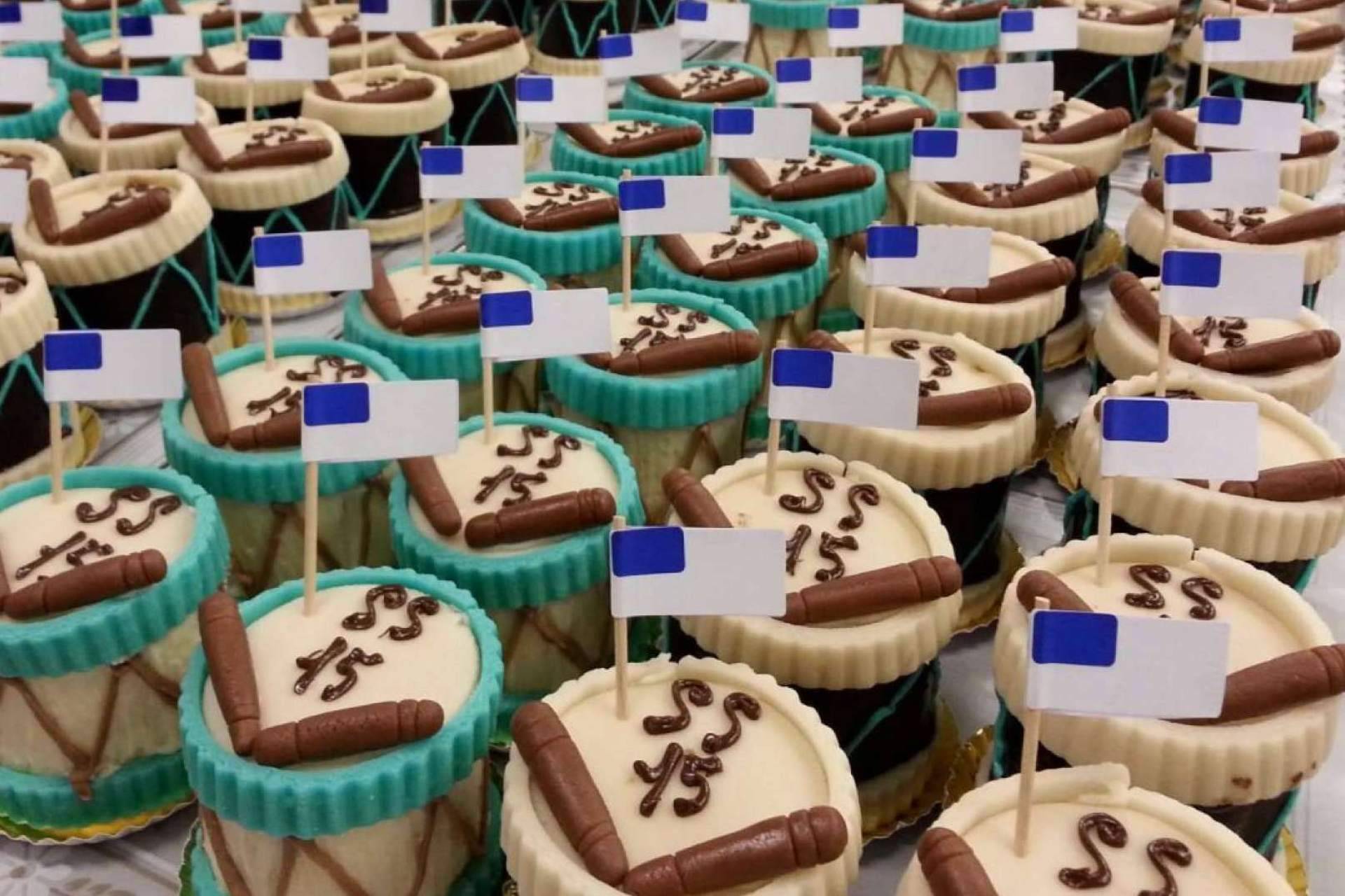 Adquirir el típico pastel en forma de tambor de la tamborrada de San Sebastián, en Pastelería Oiartzun