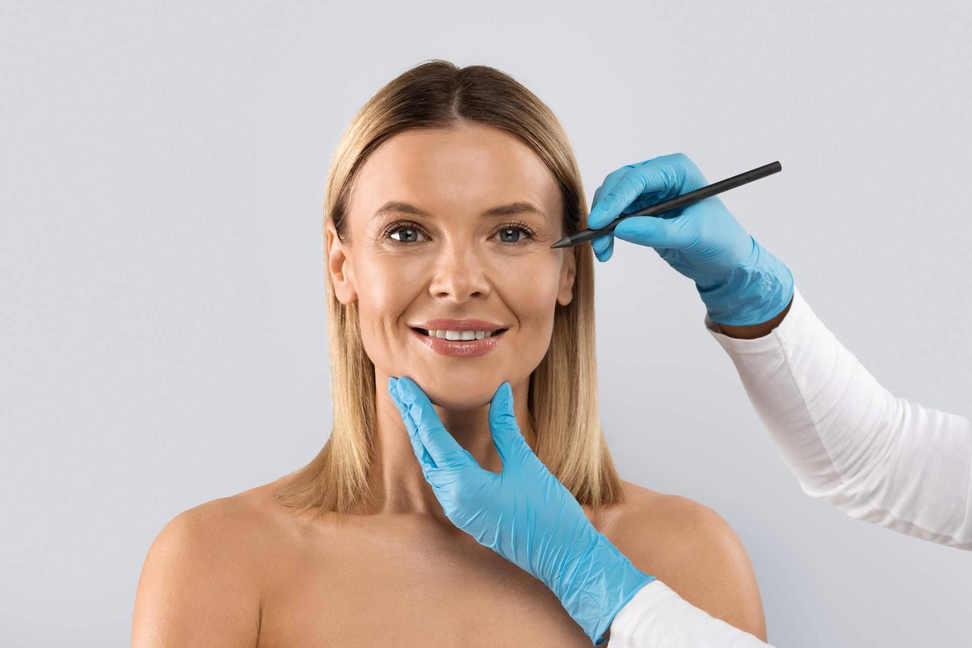 Centro Médico El Pilar lleva a cabo la cirugía blefaroplastia