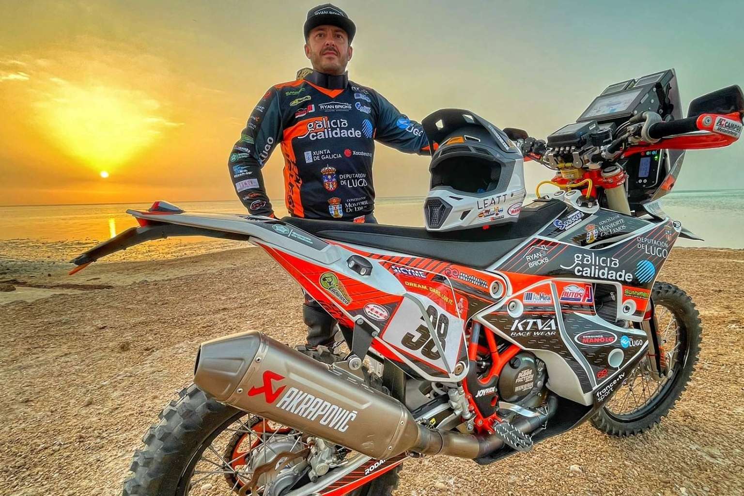 ADHESIVOSEMBARRADOS dispone de pantalón y camiseta personalizada para motocross