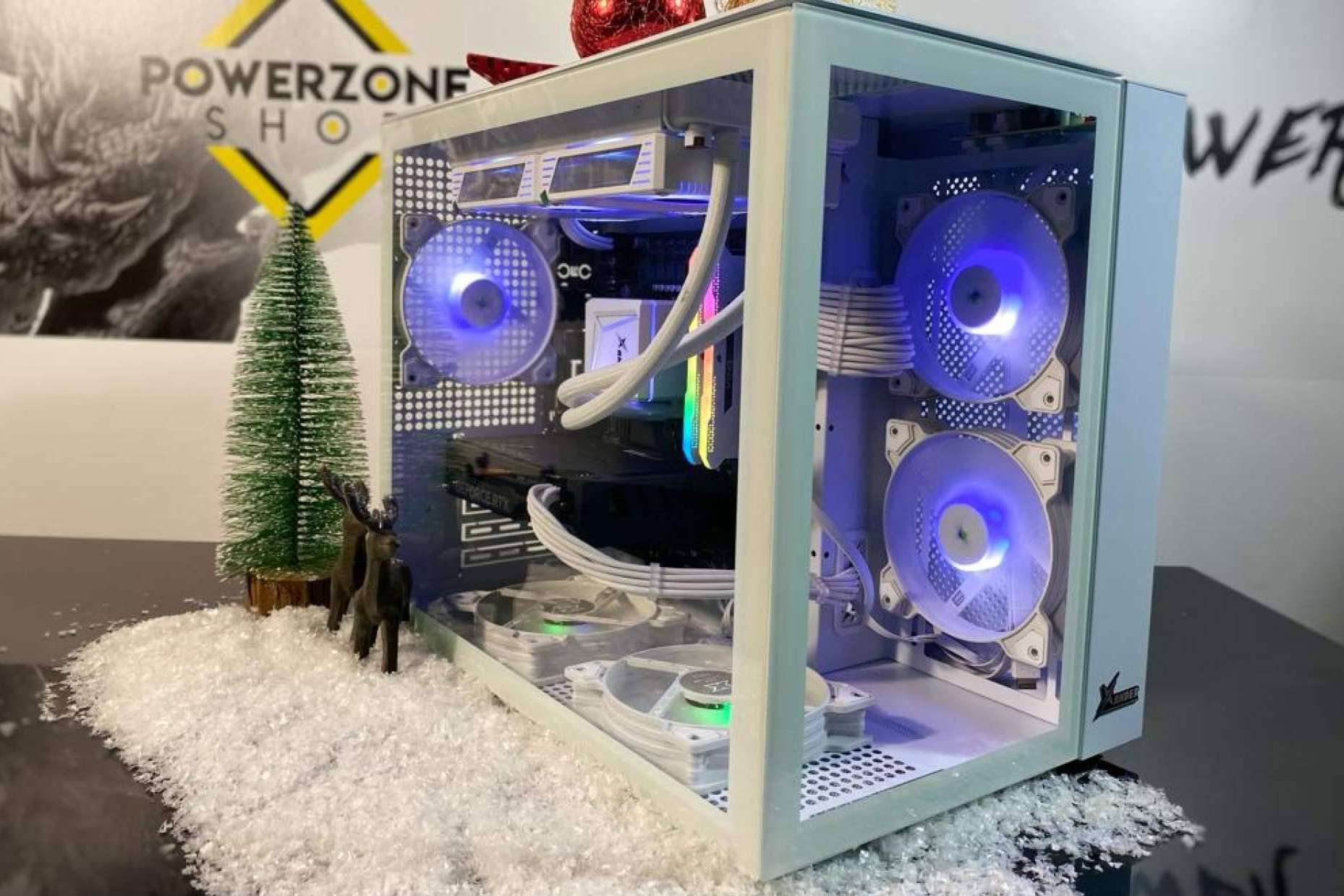 Qué regalar en Navidad; descubrir las gamas de PC gaming en PowerZoneShop