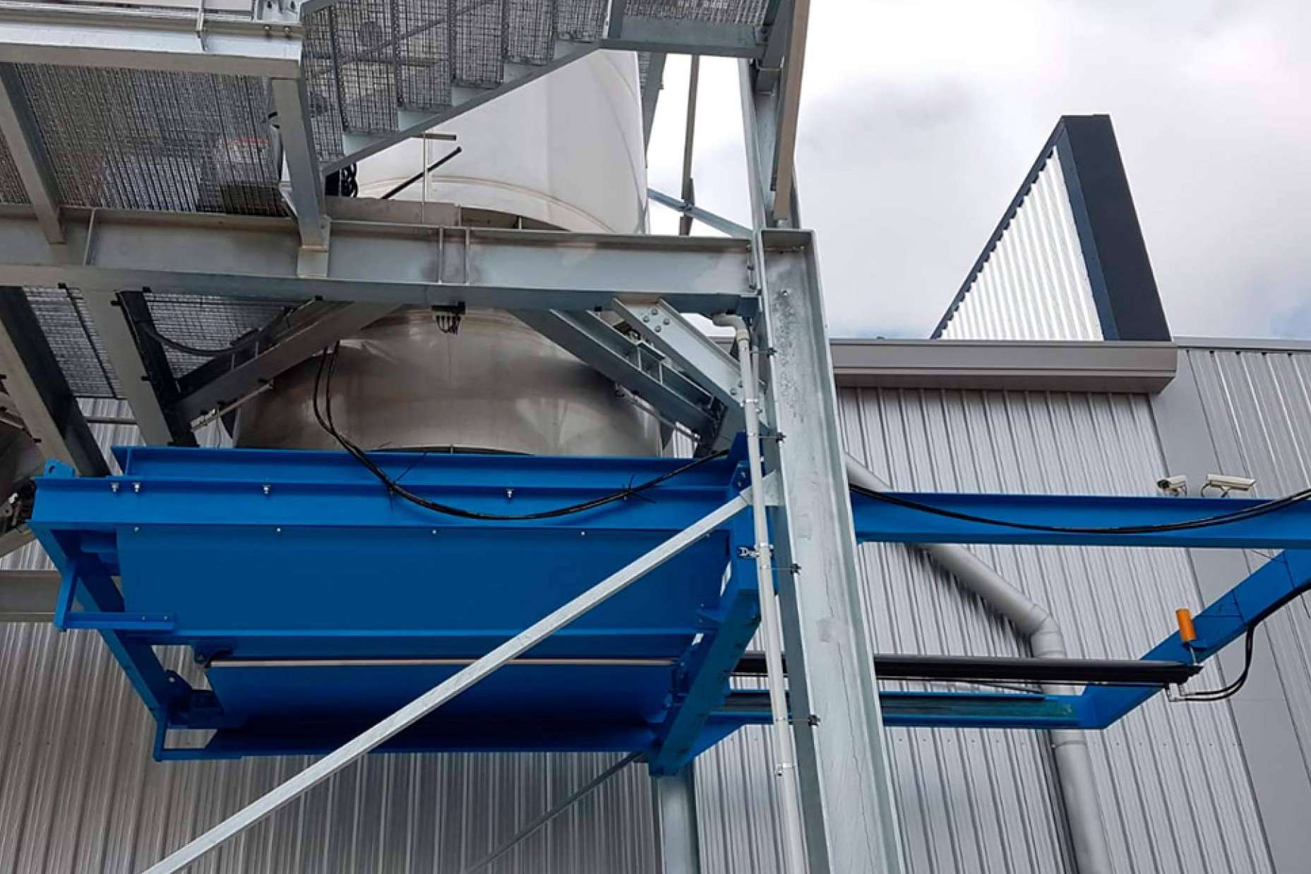 Tajaderas-raseras; Domfesa asegura versatilidad y calidad en el equipamiento de granjas