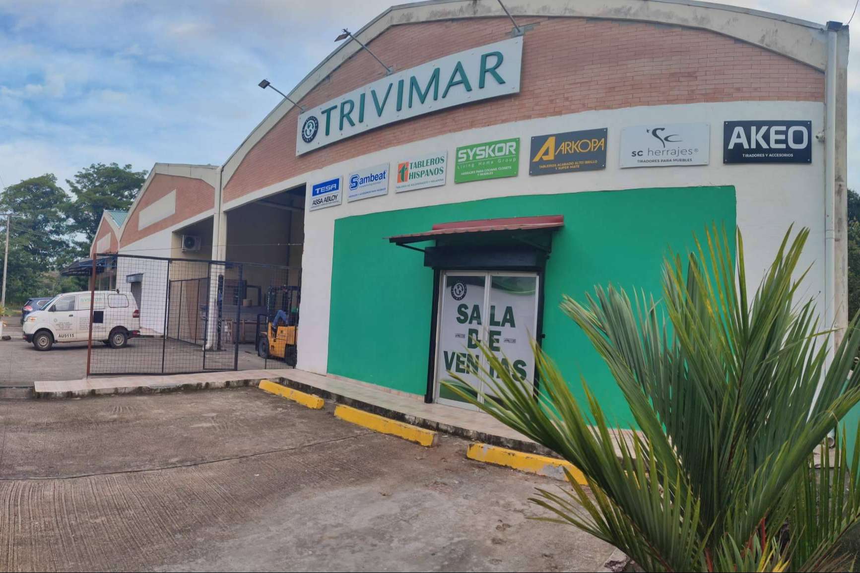 Trivimar es un proveedor de servicios y herrajes para el profesional del mueble en Panamá
