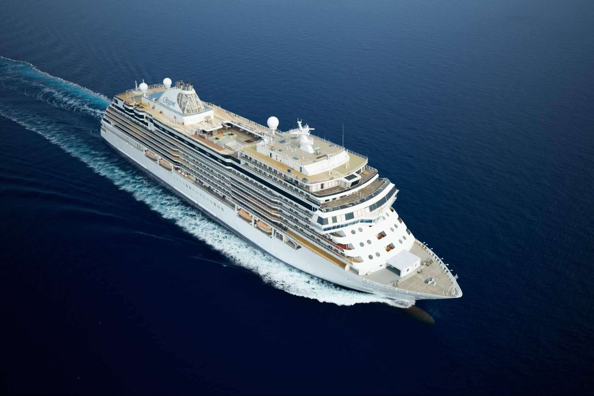El bautizo de Seven Seas Grandeur, el nuevo barco de Regent, incluye la presentación del primer huevo de Fabergé en el mar