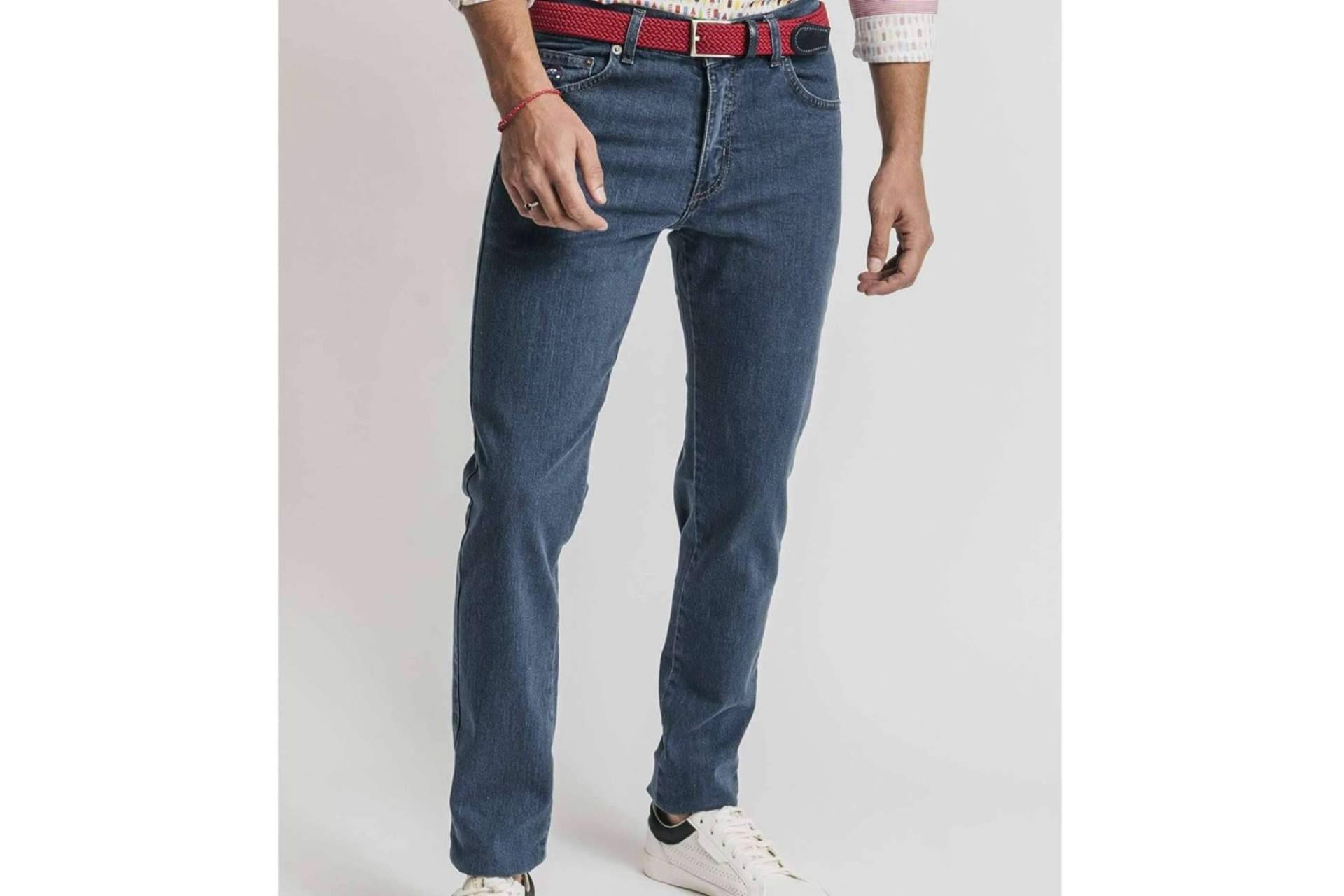 Encontrar pantalones vaqueros de hombre en The Surfcar
