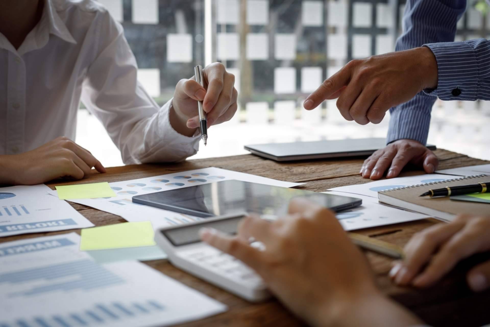Altair sobre reinventar las operaciones con herramientas de análisis financiero
