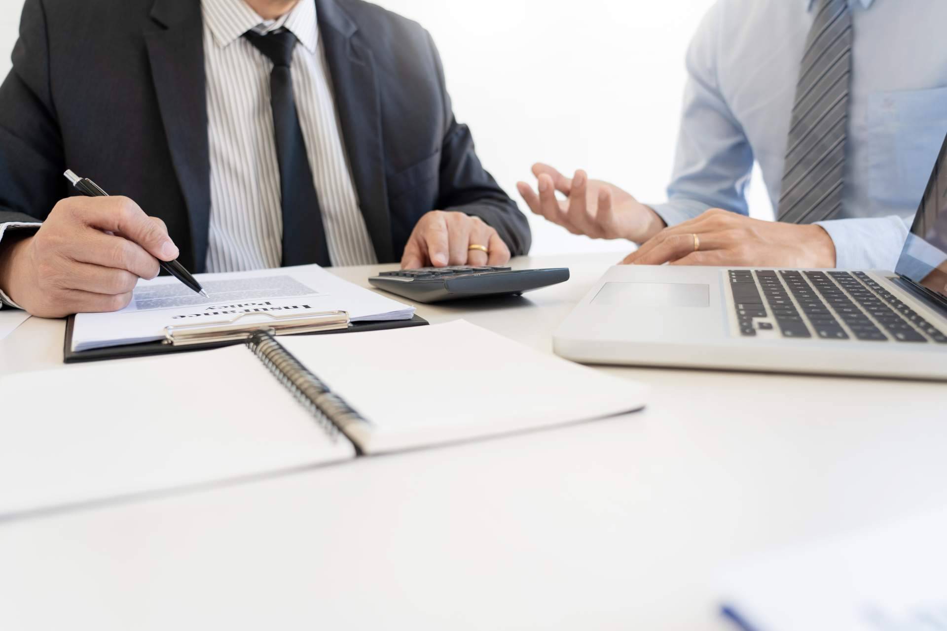 Contratar a la correduría de seguros y servicios Segurtempo