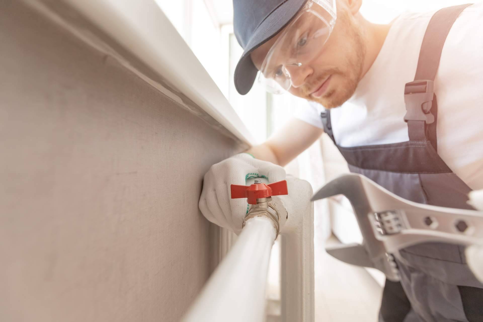MultiHogar Valencia ofrece servicios de fontanería e instalación de termos eléctricos