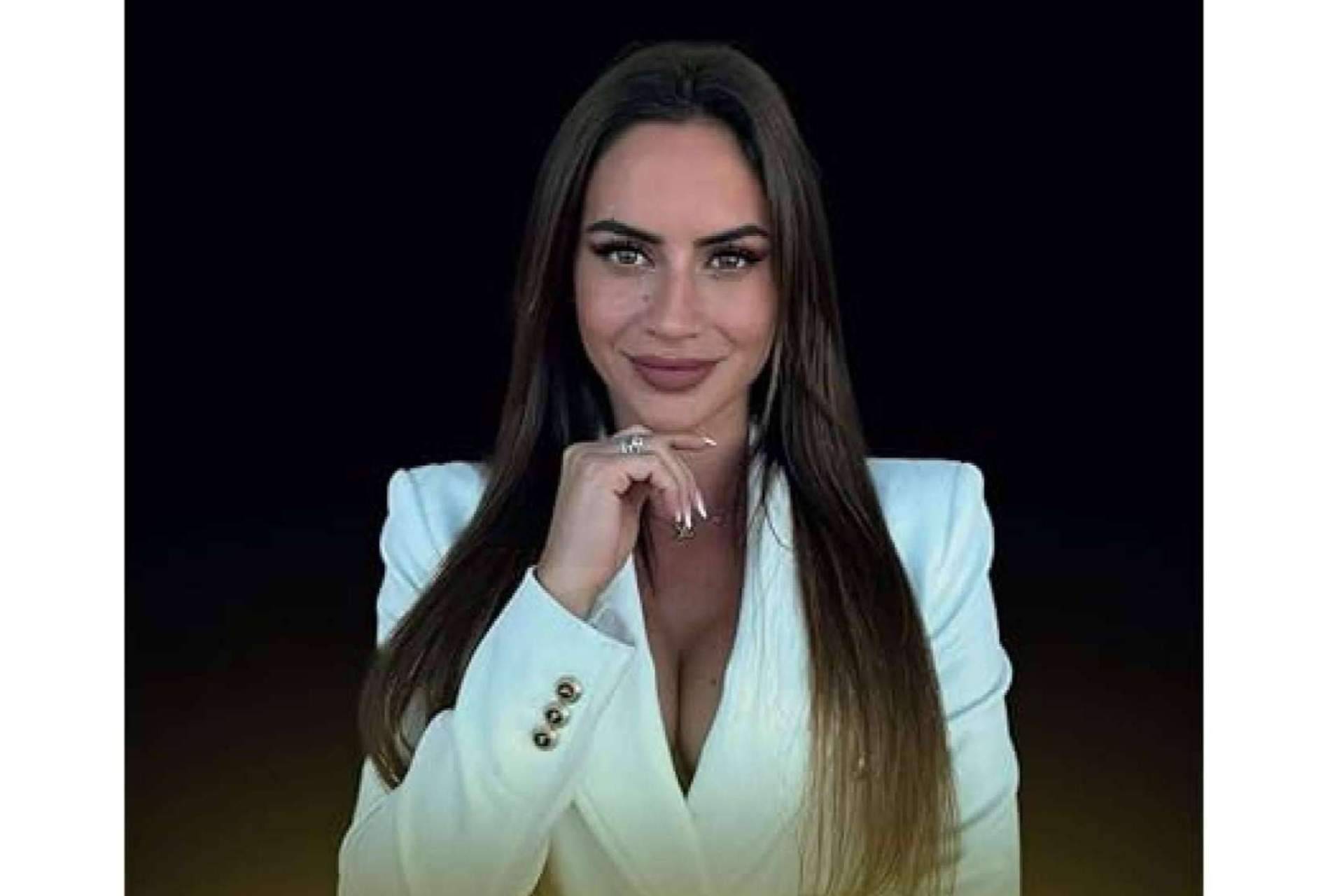 Carlota Sabina ha publicado el best seller 'De camarera a millonaria' junto a Piquer Editorial