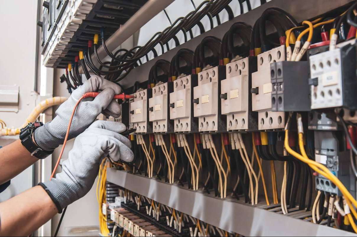 EcoAutomatismos explica por qué recurrir a las instalaciones eléctricas