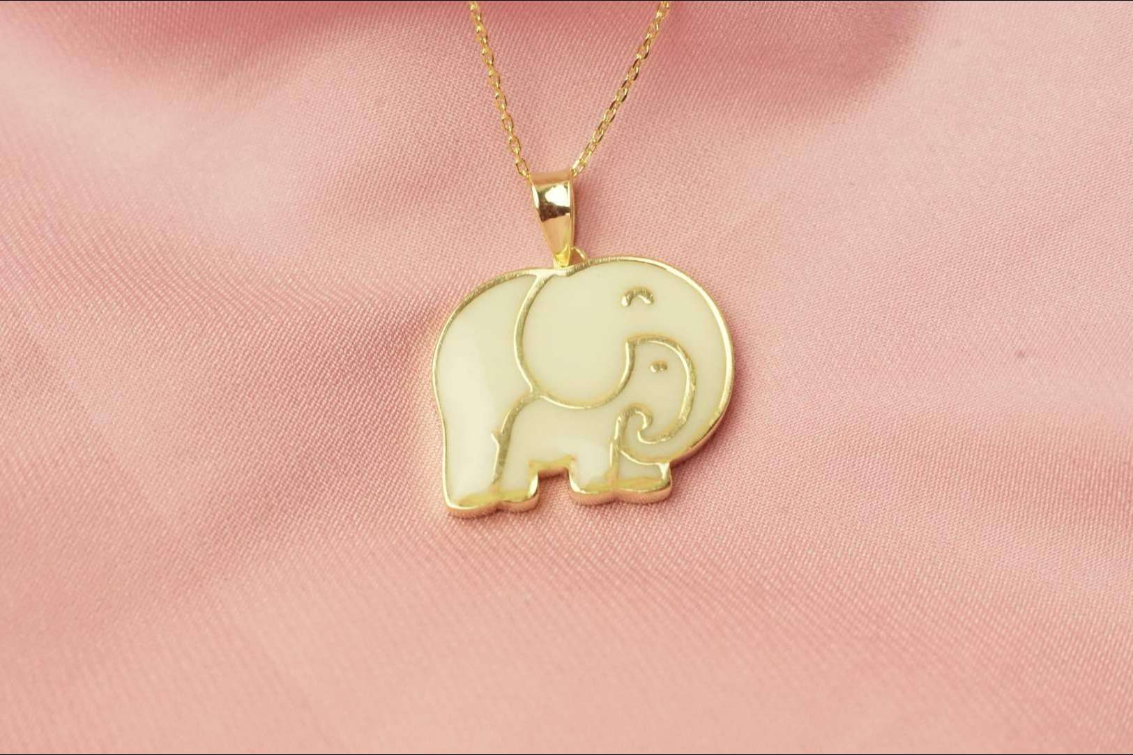 Mummy's Milk Shop ofrece joyas personalizadas