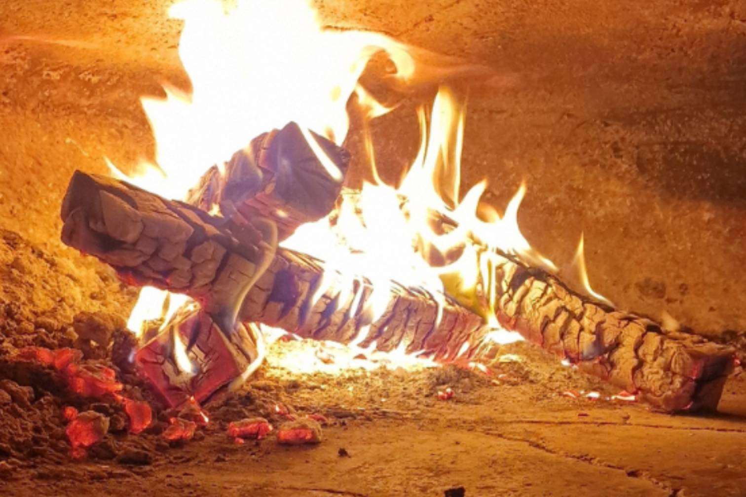 La leña de haya es un producto ideal para los hornos de pizzerías napolitanas