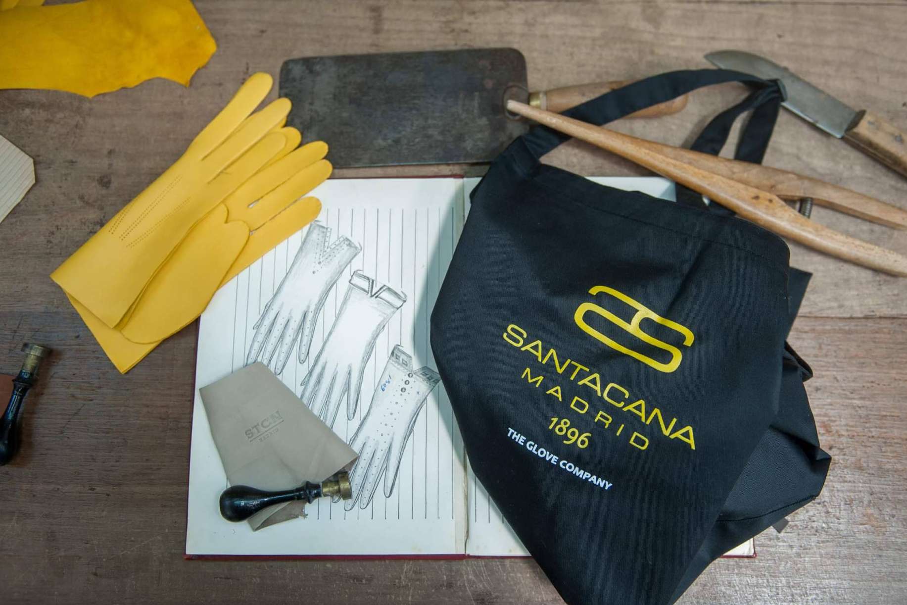Santacana, fabricación de guantes a medida desde 1896