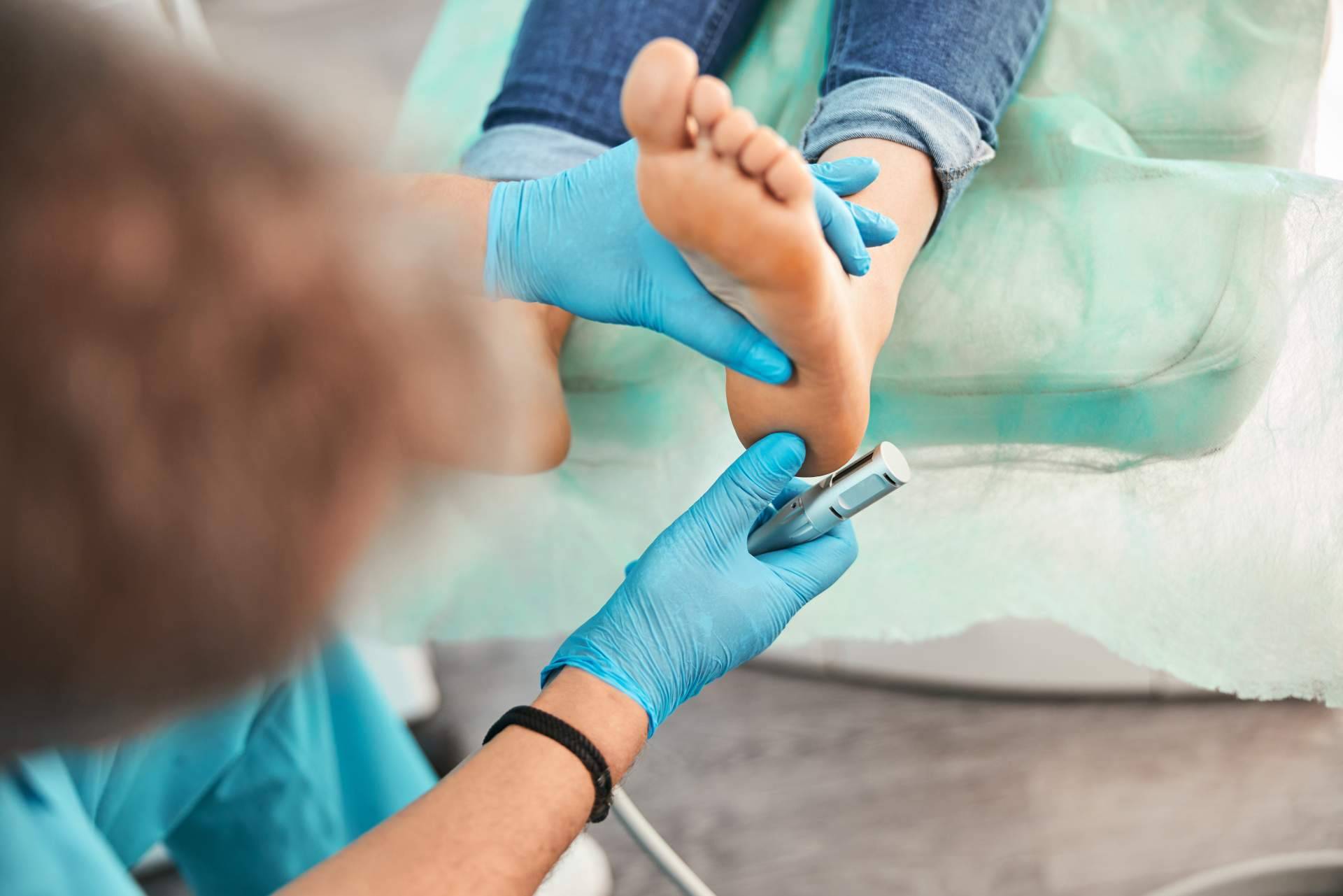 En el Centro Médico El Pilar, podología en Madrid