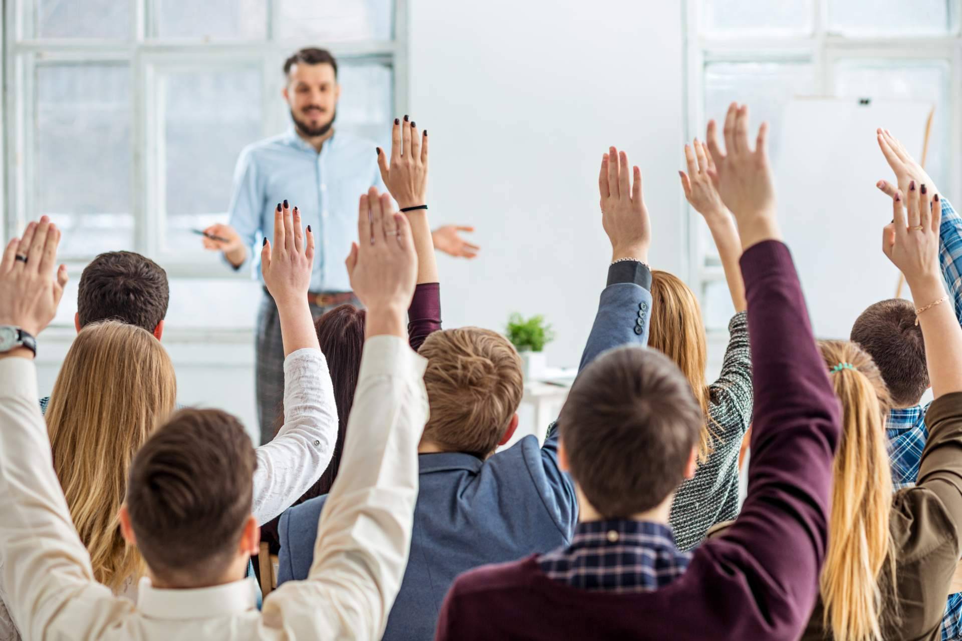 ¿En qué consiste el curso de Coaching Educativo y Liderazgo Emocional para la Mejora del Aprendizaje en el Aula de AFOE?