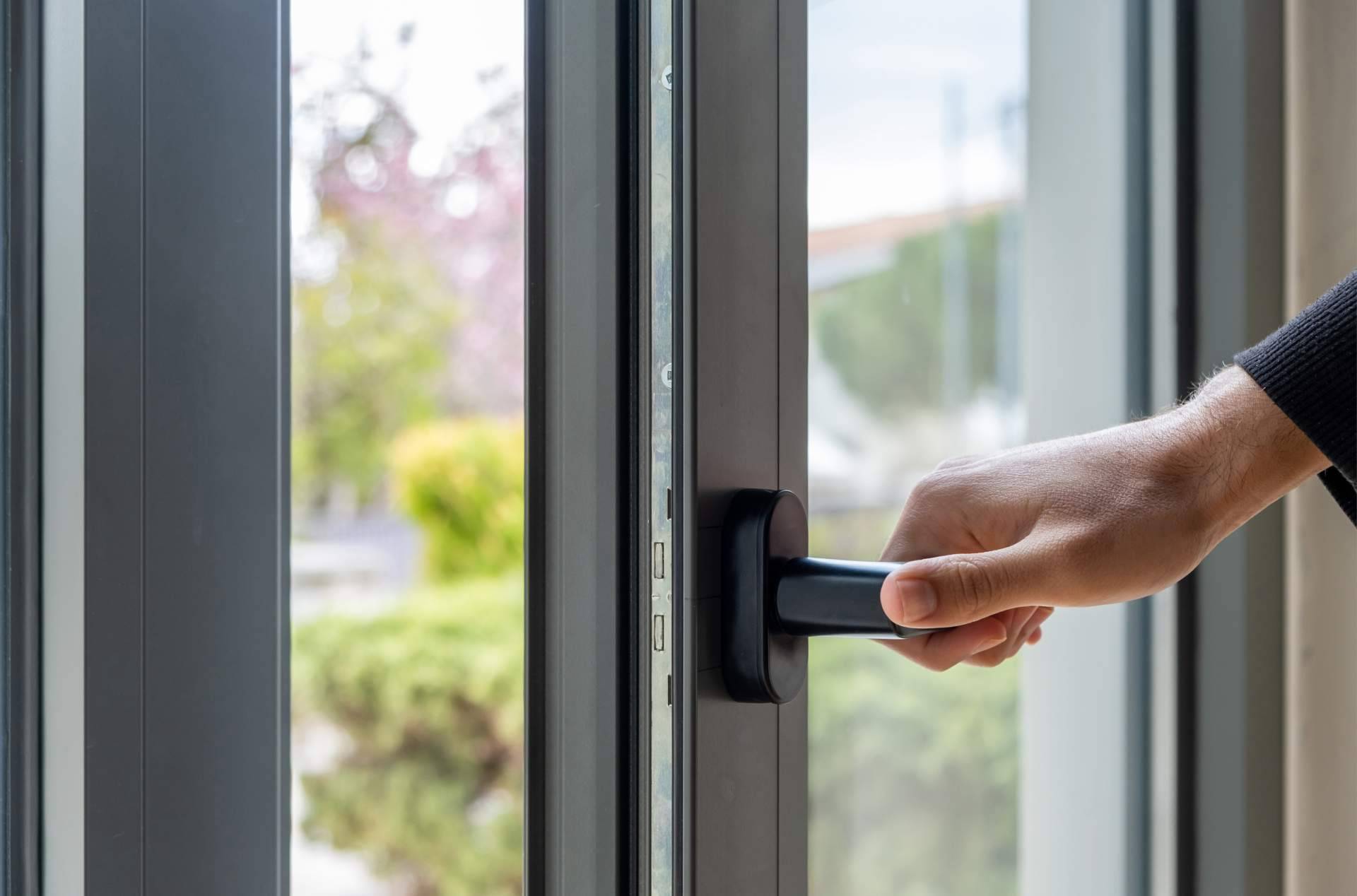 Puertas y ventanas exteriores de PVC y aluminio de la mano de FácilReformas