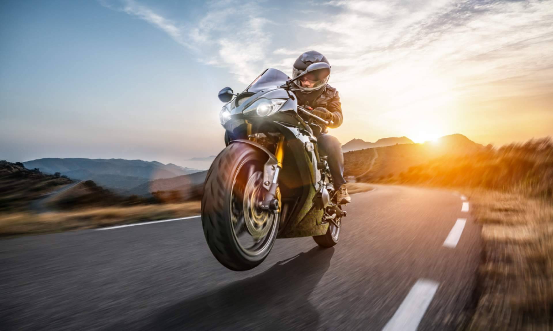 Eginer enumera las características de las diferentes motos con sus ventajas e inconvenientes