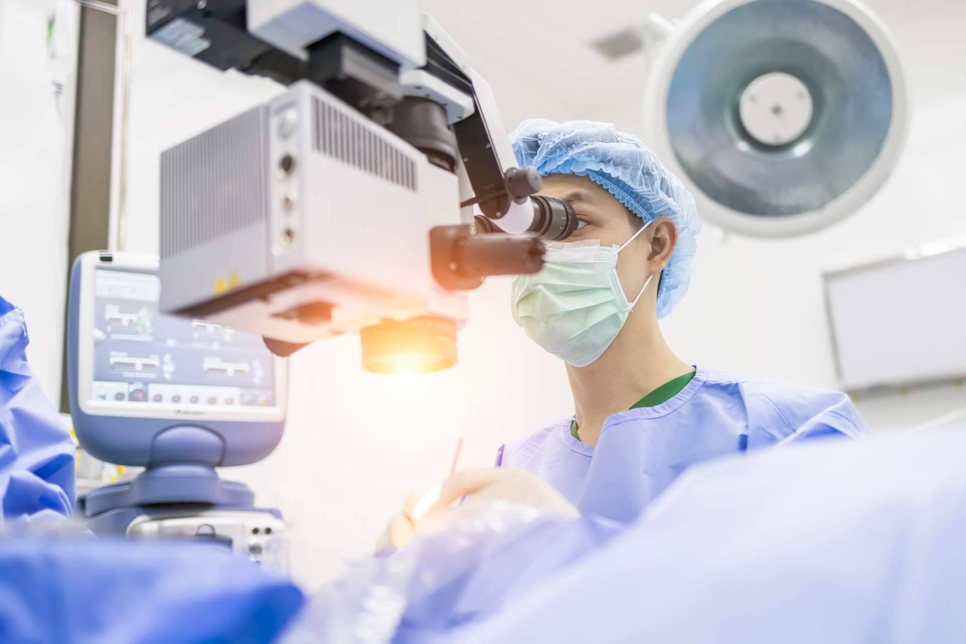 Operación de presbicia; la opción para despedirse de las gafas para siempre