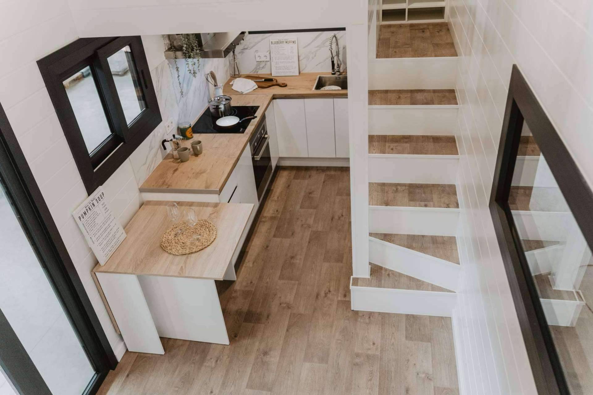 Obtener libertad total con la mini casa sobre ruedas de Noma Tiny House