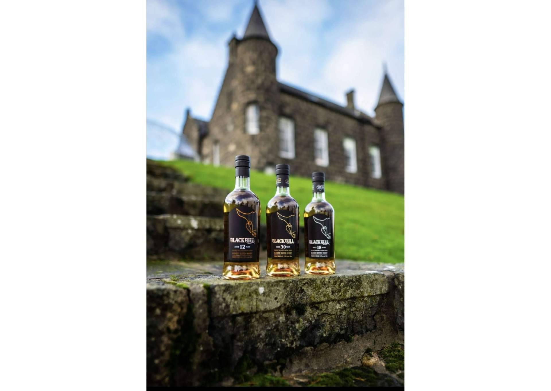Duncan Taylor Distillery presenta Black Bull Whisky en España