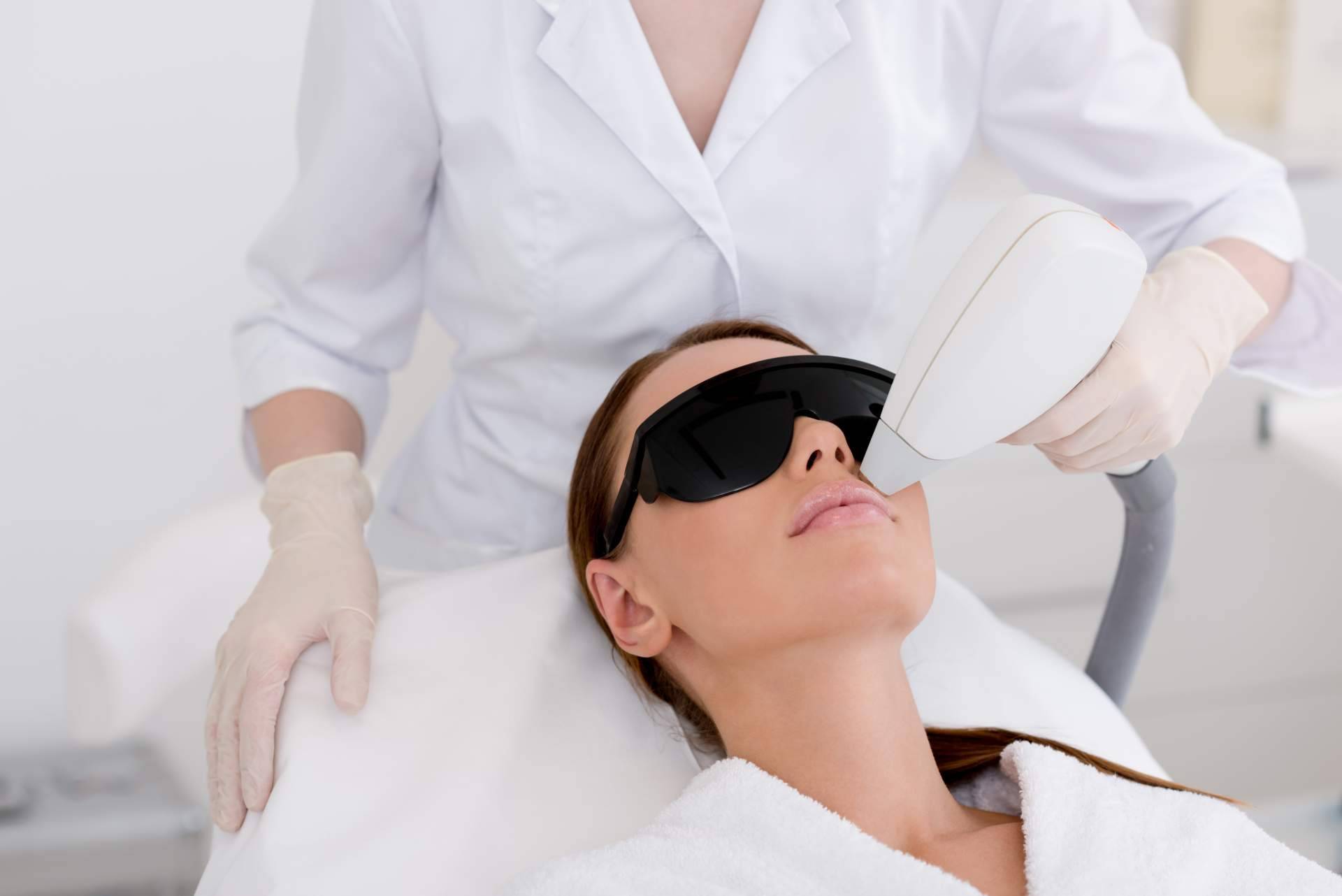 Una piel suave y luminosa con el peeling de carbón activo