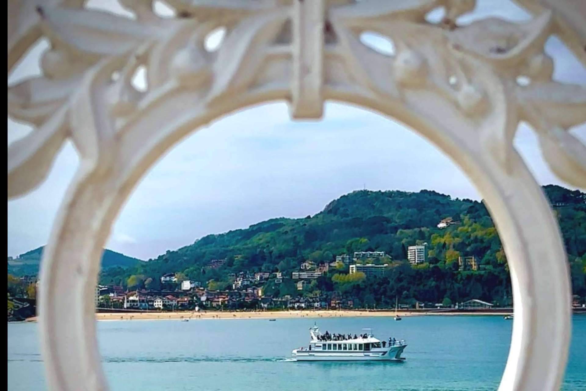 Conseguir el recuerdo más bonito de San Sebastián con los paseos en barco de Ciudad San Sebastián