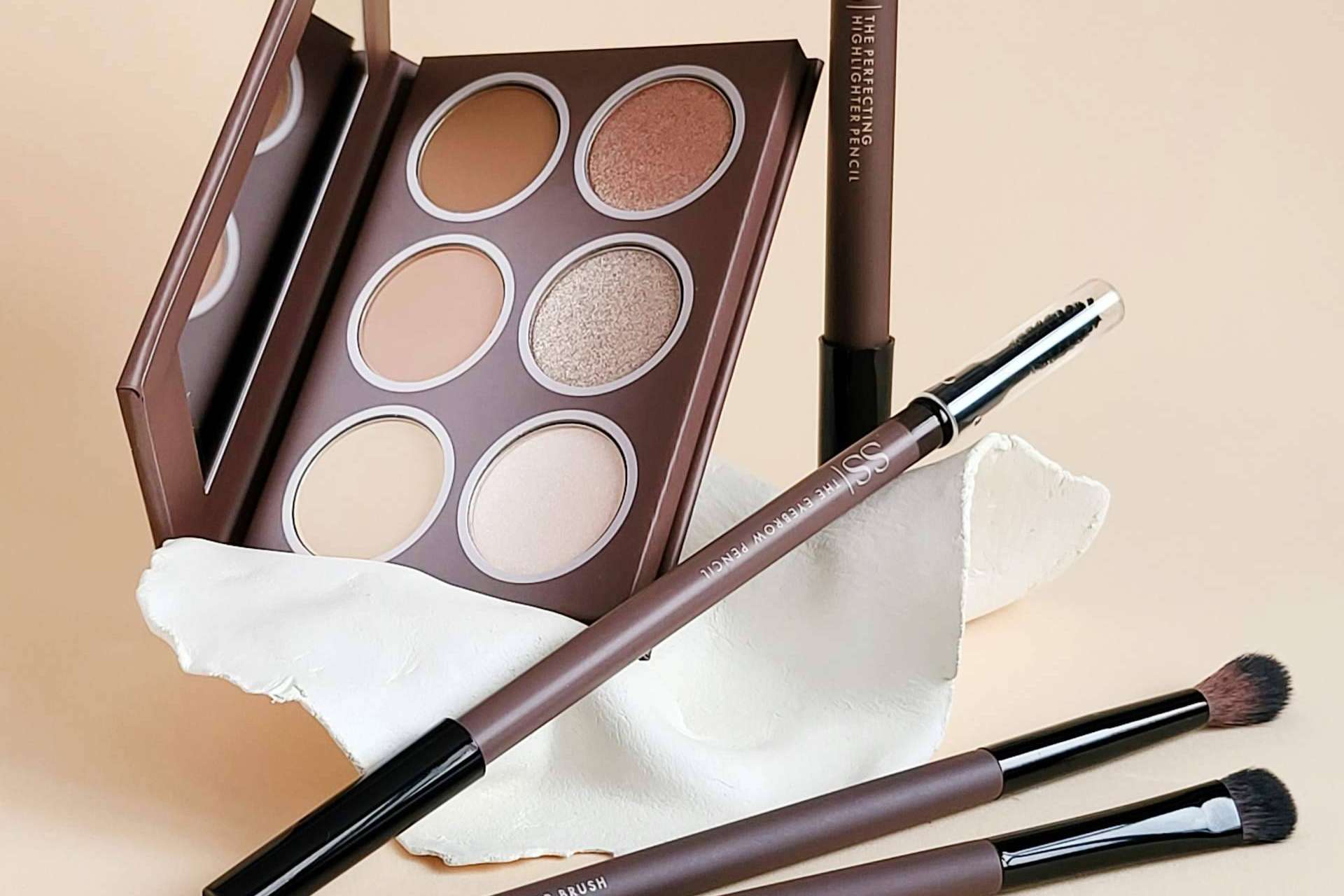 ¿Dónde encontrar una marca de maquillaje que triunfa? Double S Beauty