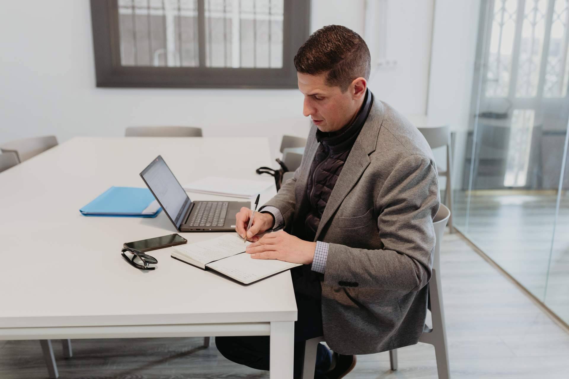 Asesor inmobiliario y contable
