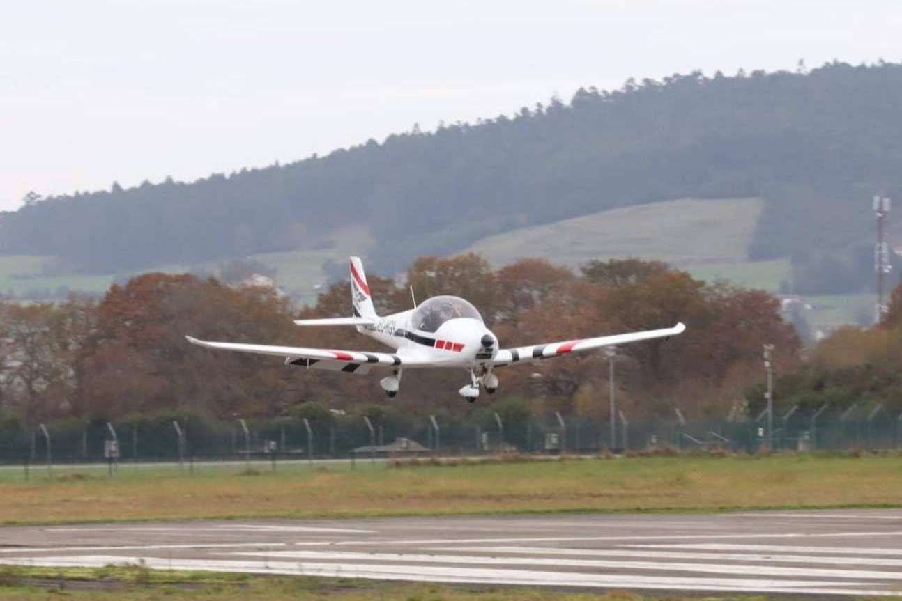 Asturfly permite entrar en el apasionante mundo de la aviación llevando los mandos desde el primer momento