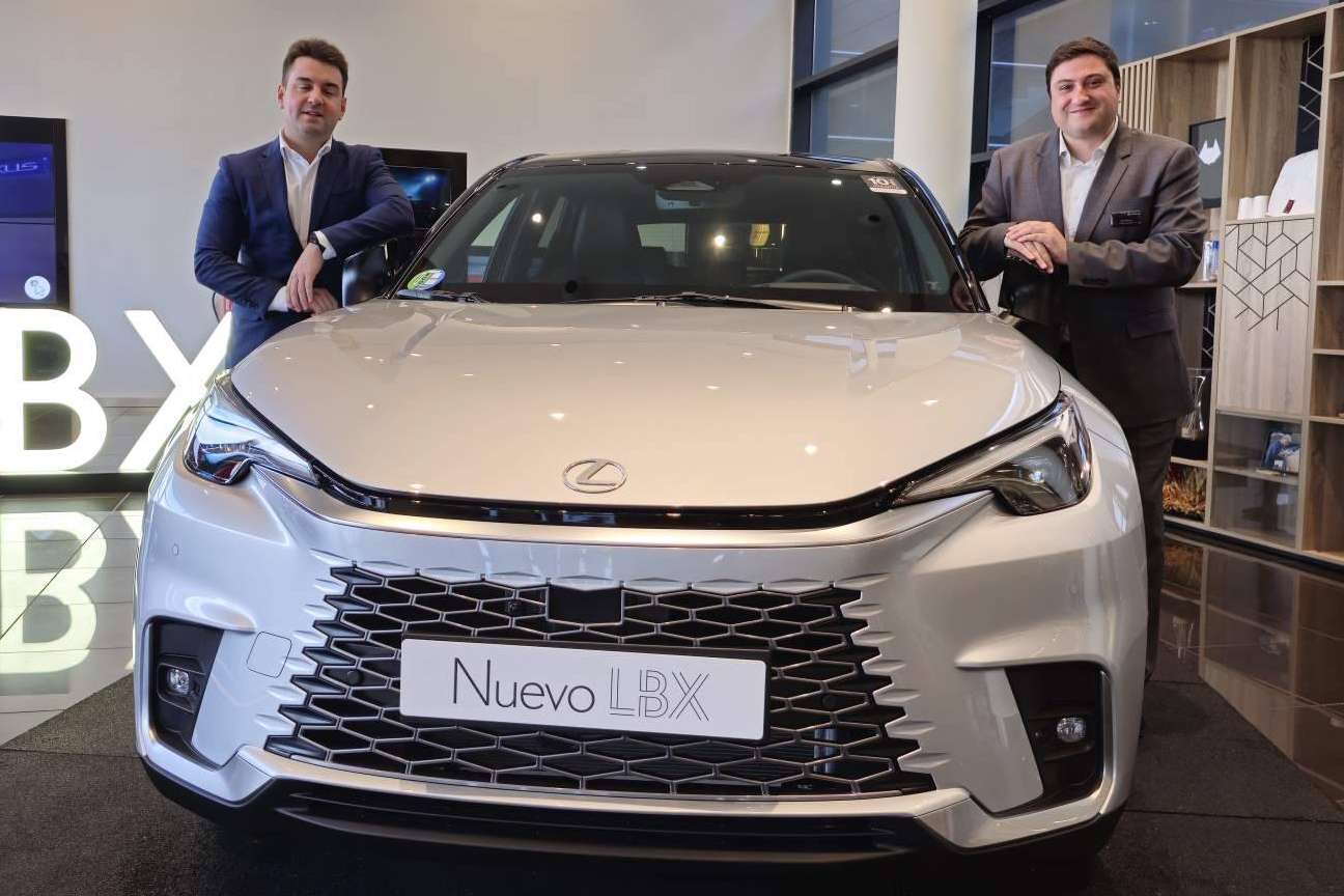 Este Mes de la Madre se puede sorprender con elegancia y tecnología descubriendo el nuevo Lexus LBX
