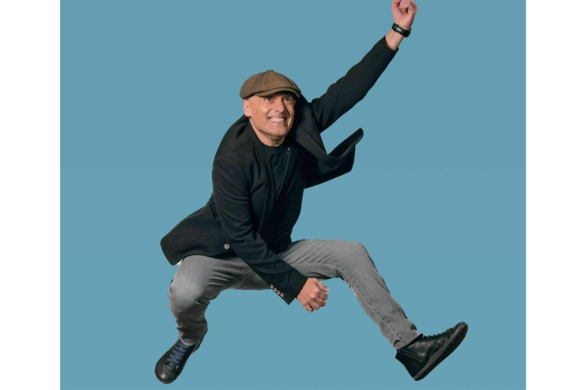 Javier Sólo hacer una sorprendente versión del tema 'Jartos de Aguantar' de Reincidentes