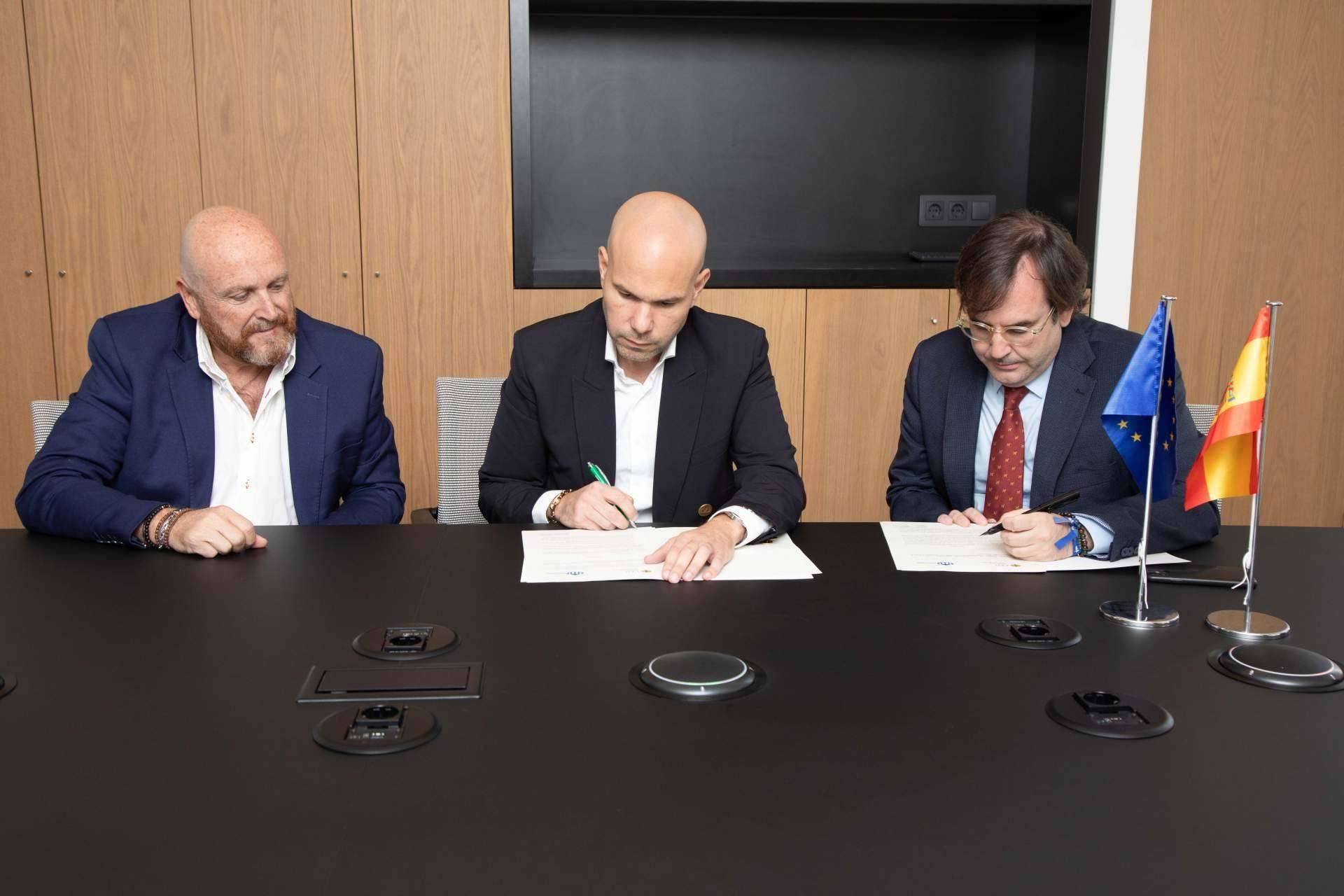 Universidad CEU Cardenal de Herrera firma convenio de cooperación con la World Literacy Organization (WLO)