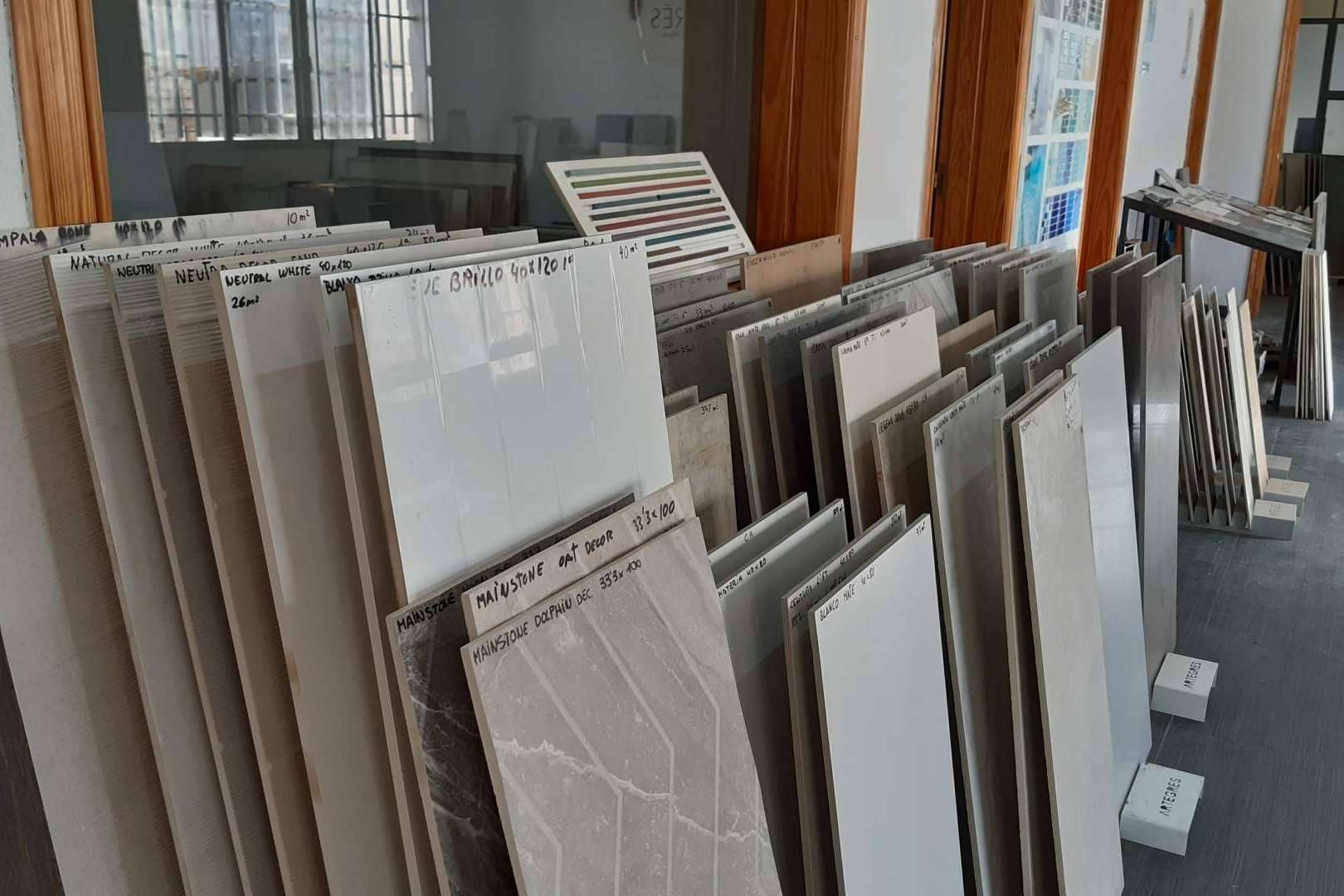 Restos y saldos de azulejos cerámicos de primeras calidades en Artegrés