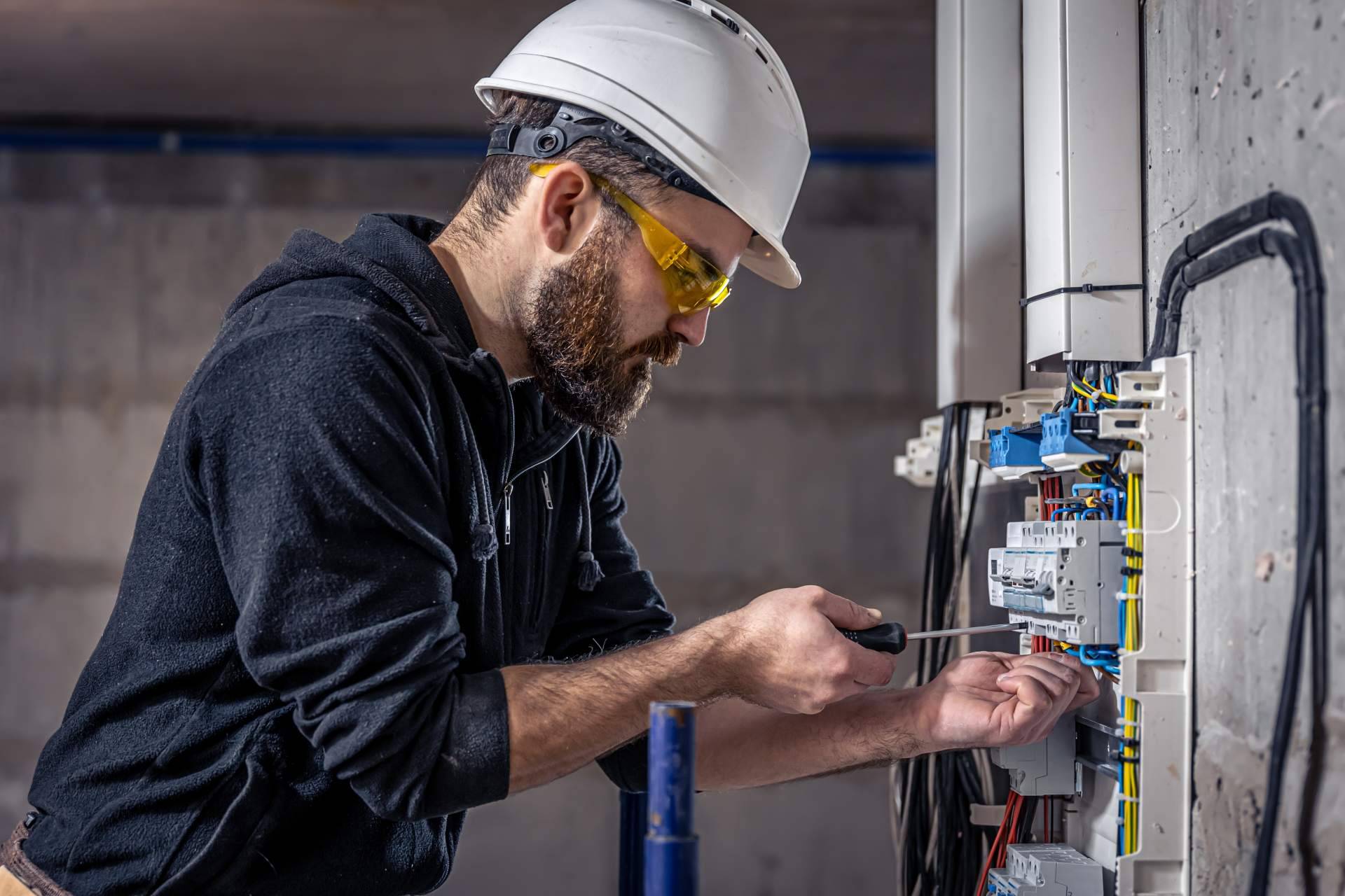 ISSE, servicio de electricistas en Madrid las 24 horas del día