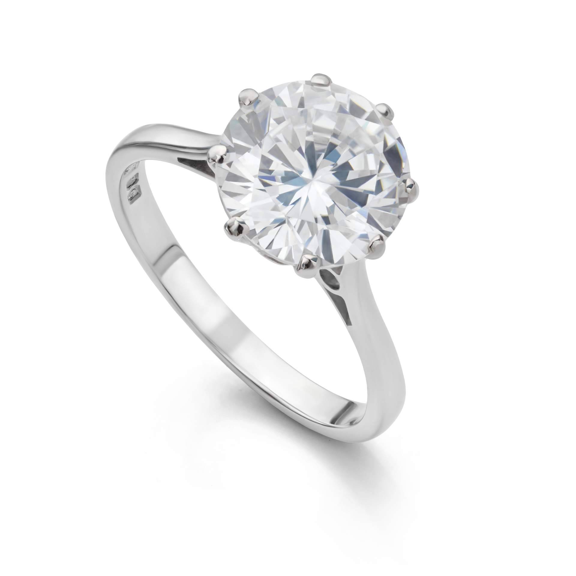 Elegancia y calidad en anillos de compromiso y piezas de joyería, en Jorge Juan Joyeros