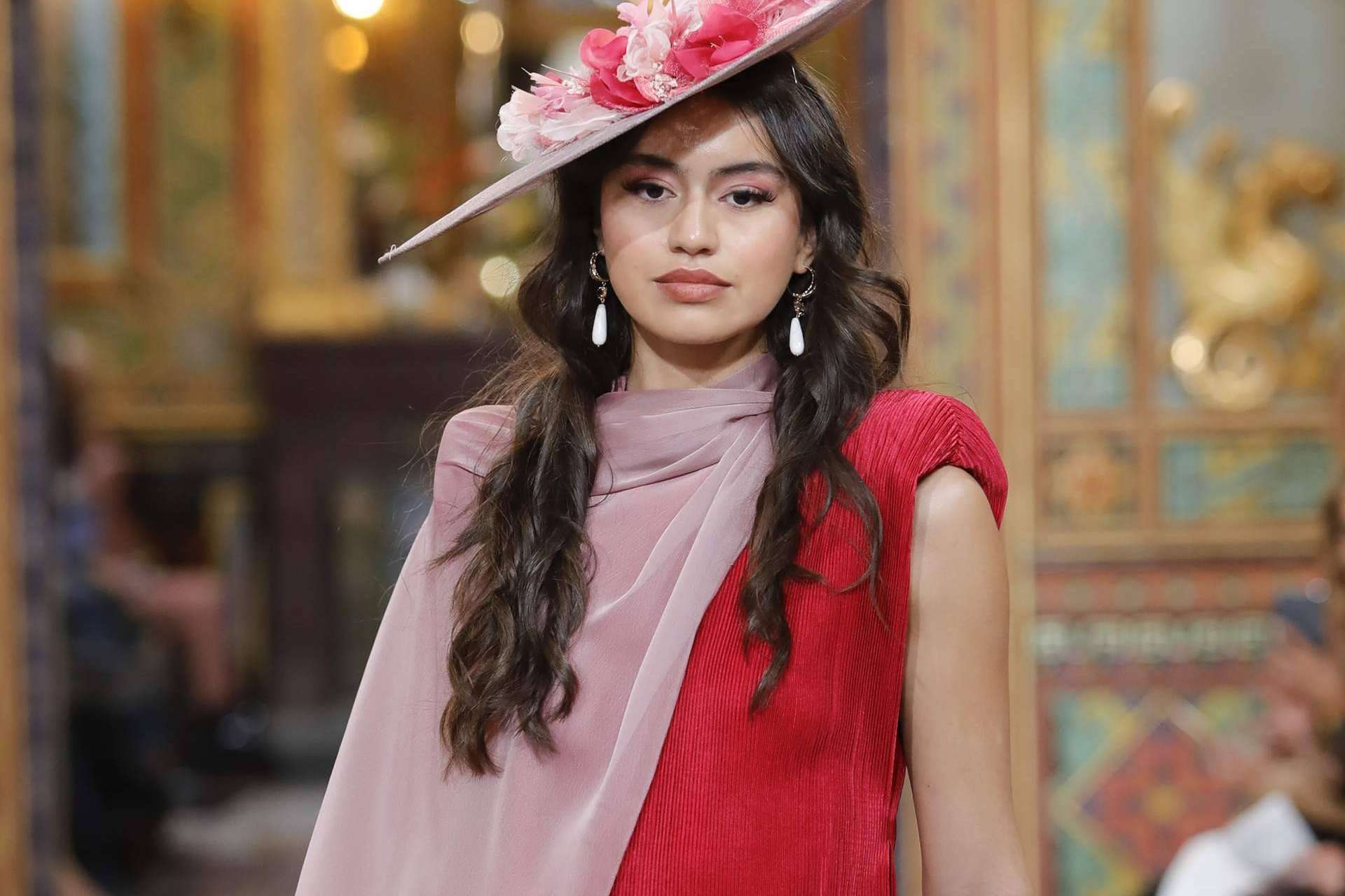 Looks para invitadas que arrasan en las bodas más elegantes