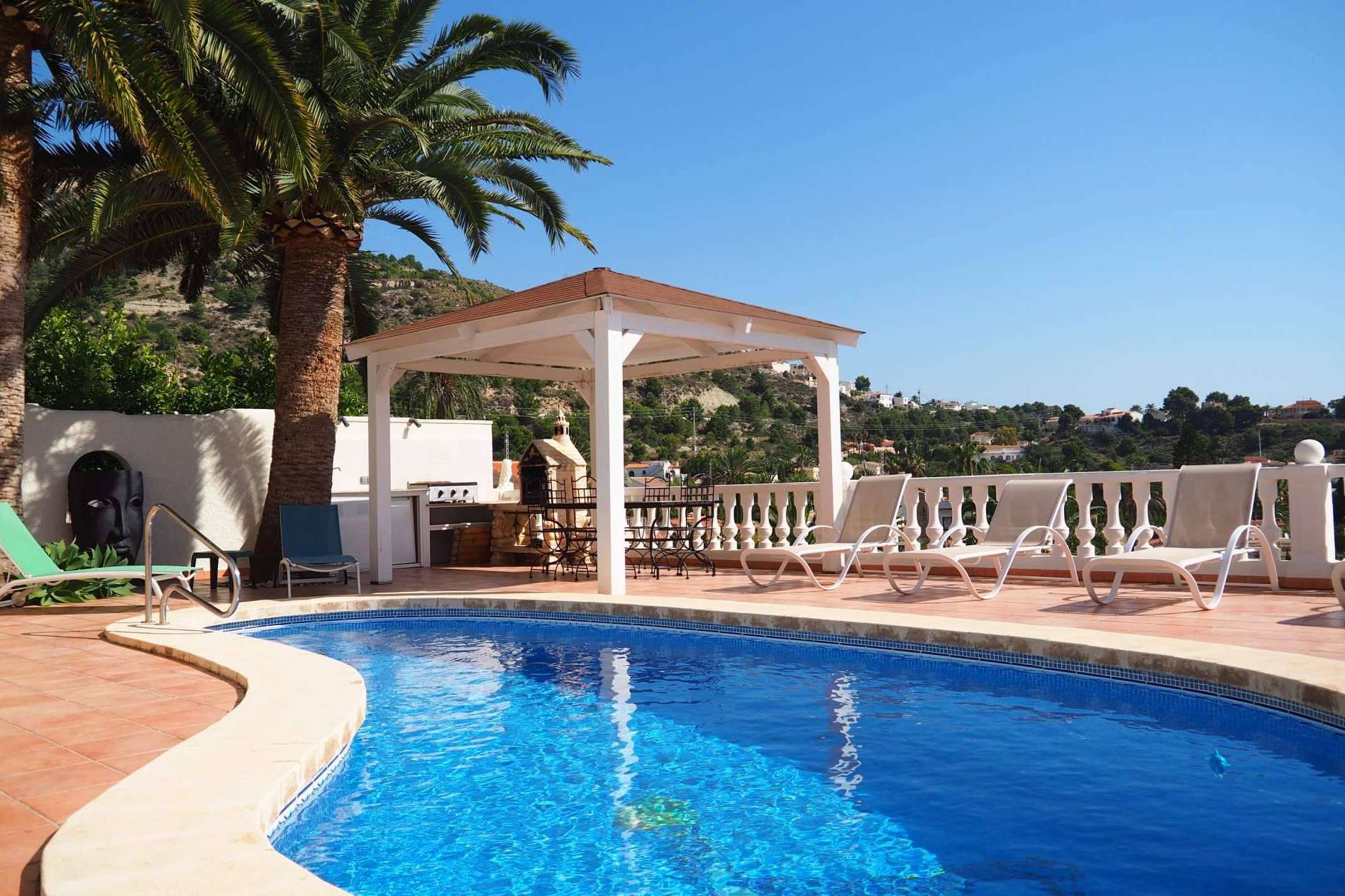 Apartamentos y villas con piscina en la cuidad de Calpe para este verano