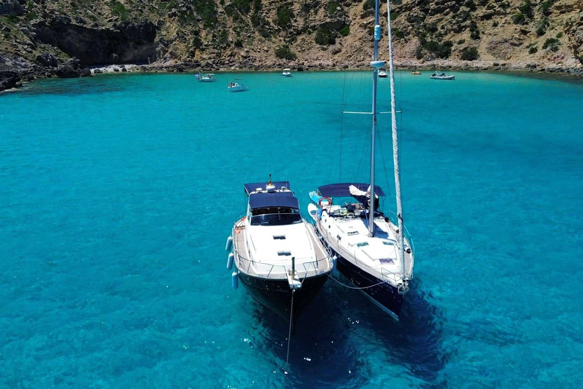 Ola Menorca, el amigo con barco para las vacaciones de verano