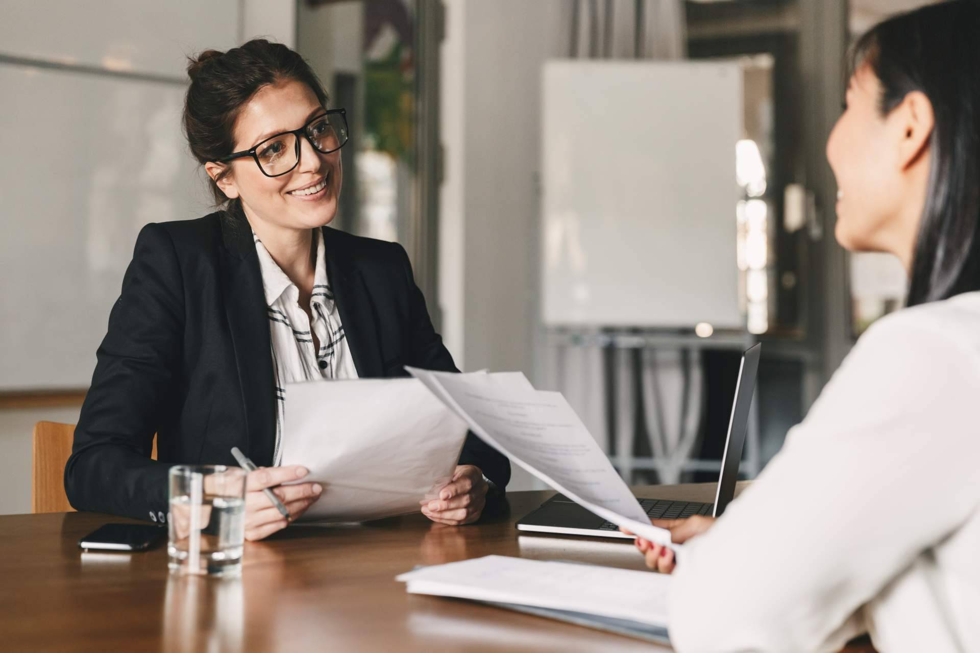 Traductores jurados en Madrid acreditados por organismos oficiales, con Enai E-Consulting Internacional