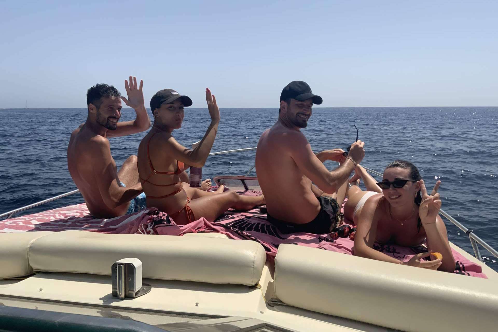 Menorca desde el mar; vacaciones en barco con Ola Menorca