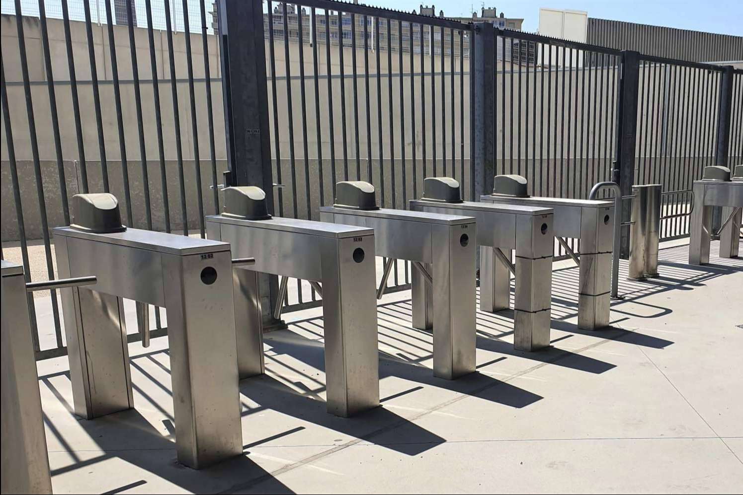 Control de seguridad en los accesos a recintos o edificios