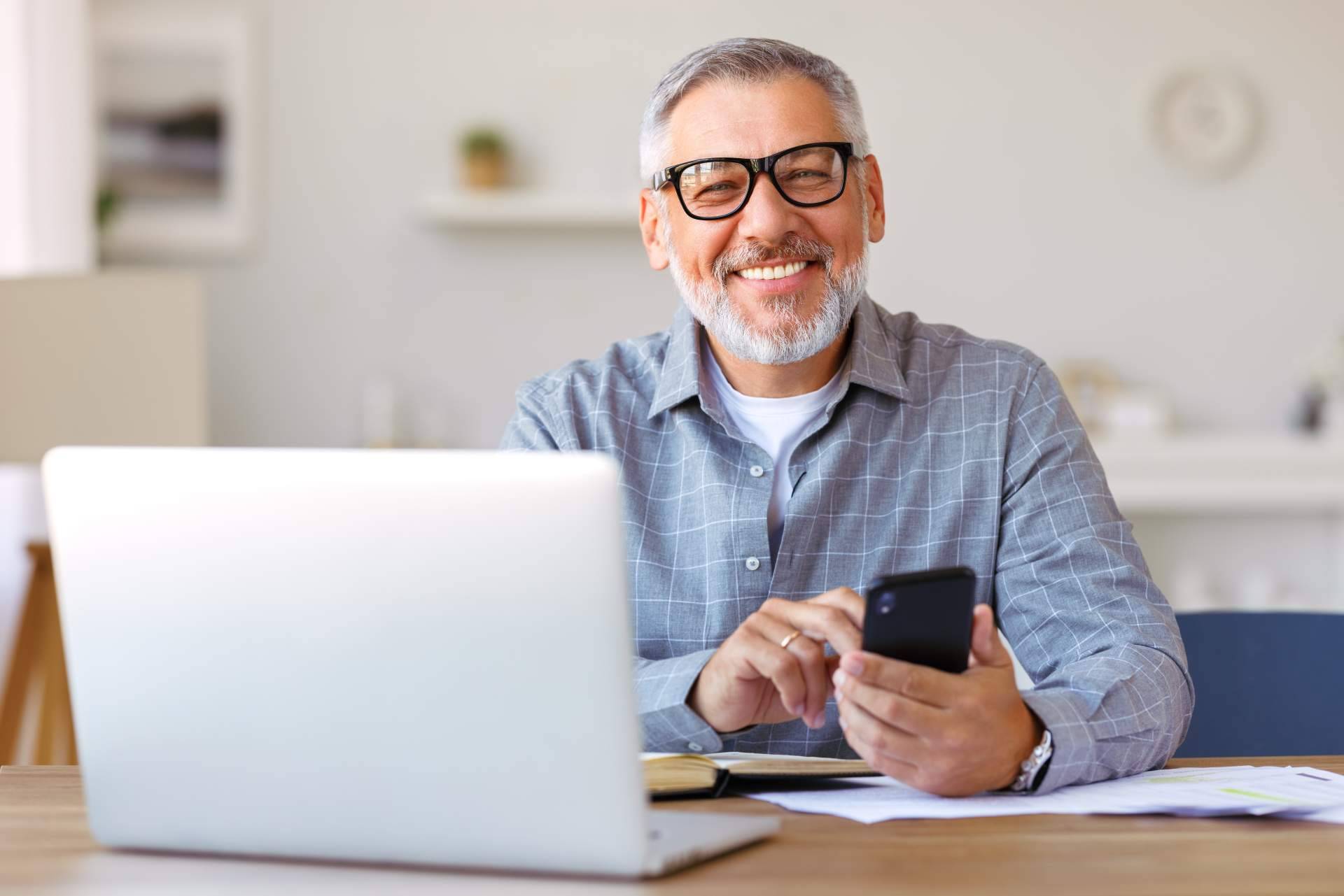 Talleres gratuitos de salud y capacitación digital para personas mayores en Canal Sénior