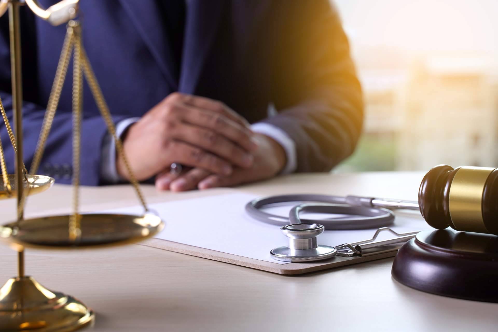 Defensa legal experta en negligencias médicas con Rafael Martín Bueno