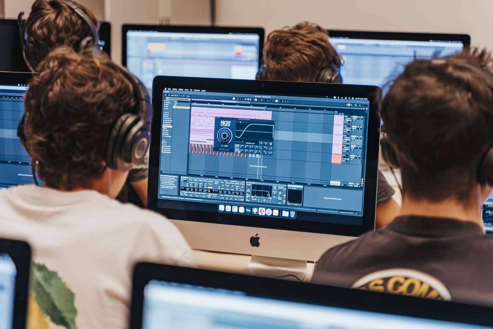 Dar en la nota es más sencillo con el curso de producción musical de Eumes