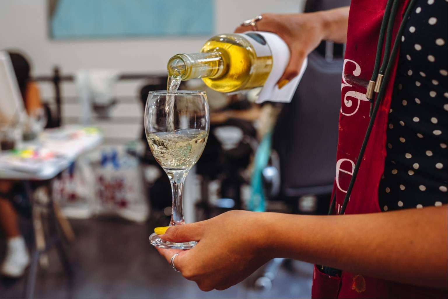 Un taller único que combina arte y vino en el corazón de Madrid