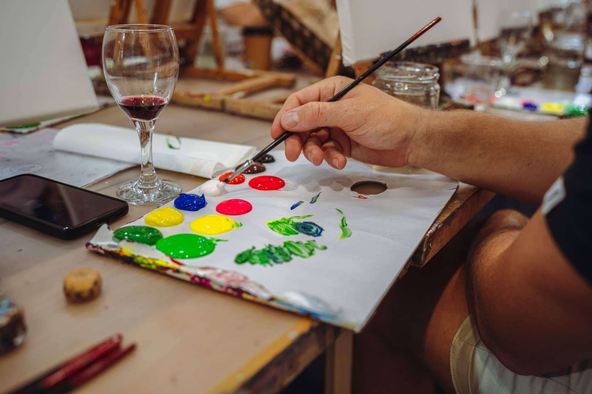 Art&Wine entre los 10 lugares secretos en Barcelona para ir en pareja