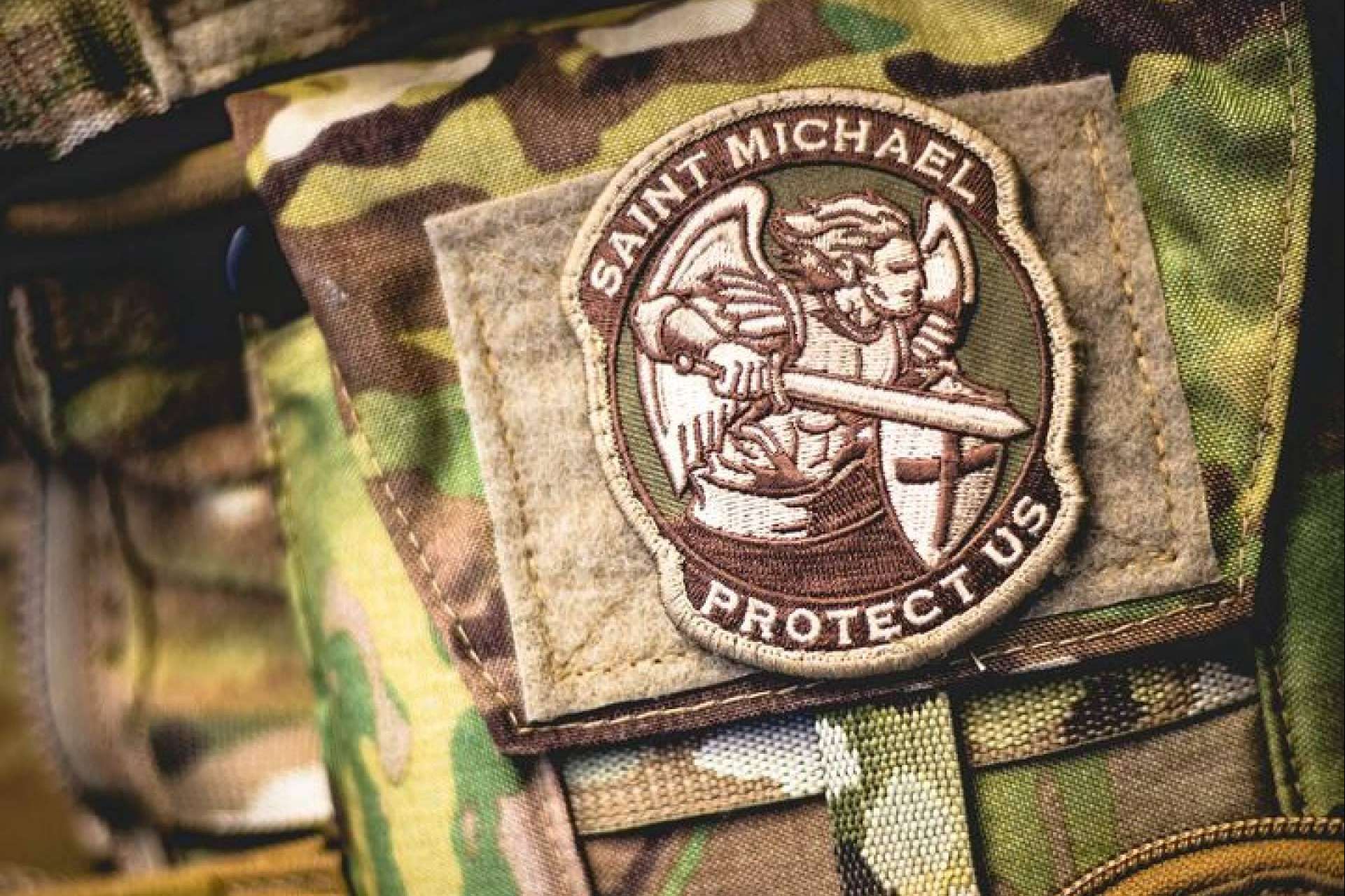 Parches militares y policiales disponibles en Tienda Shoke