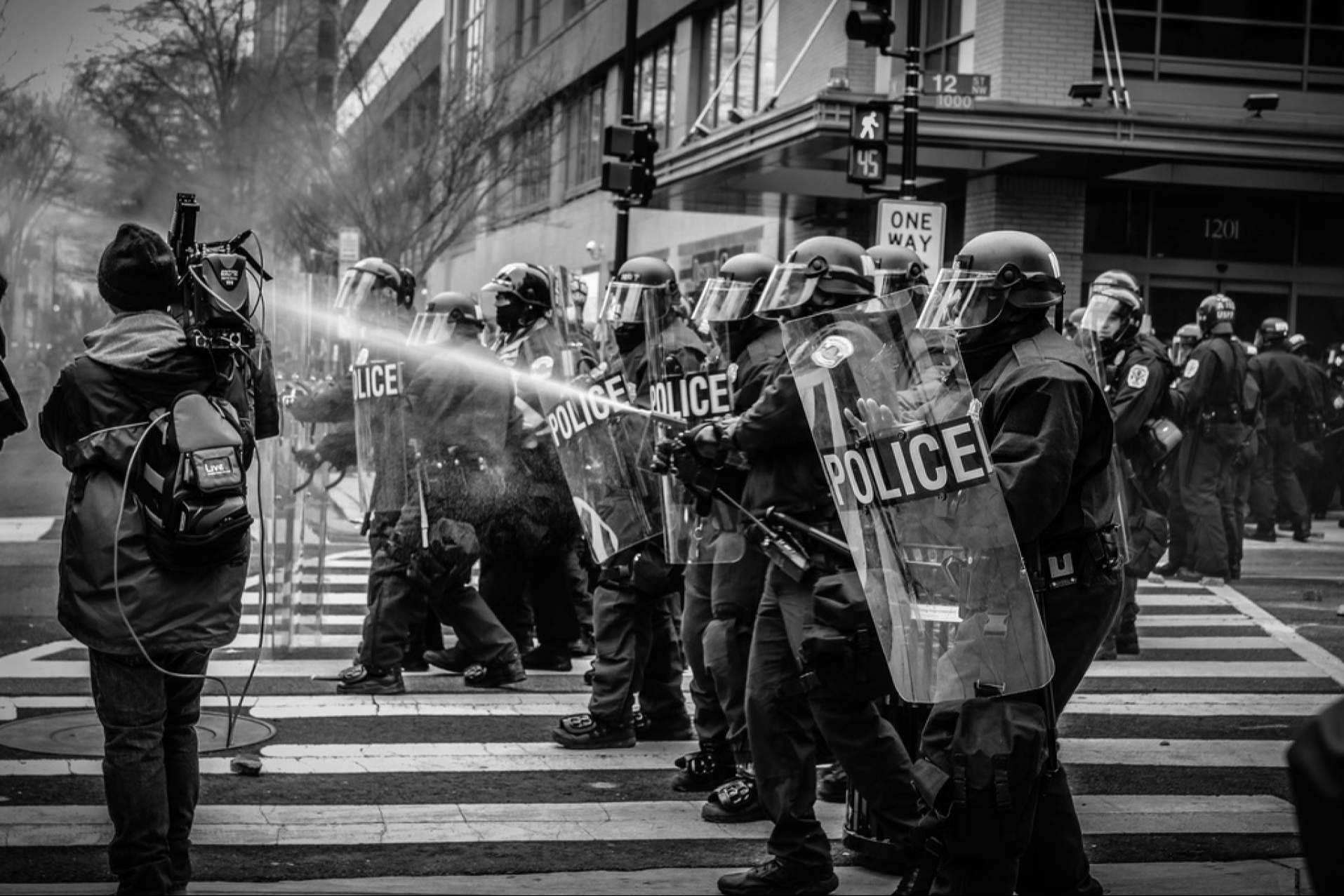 Uso y aplicaciones de los guantes antidisturbios de la mano de Tienda Shoke