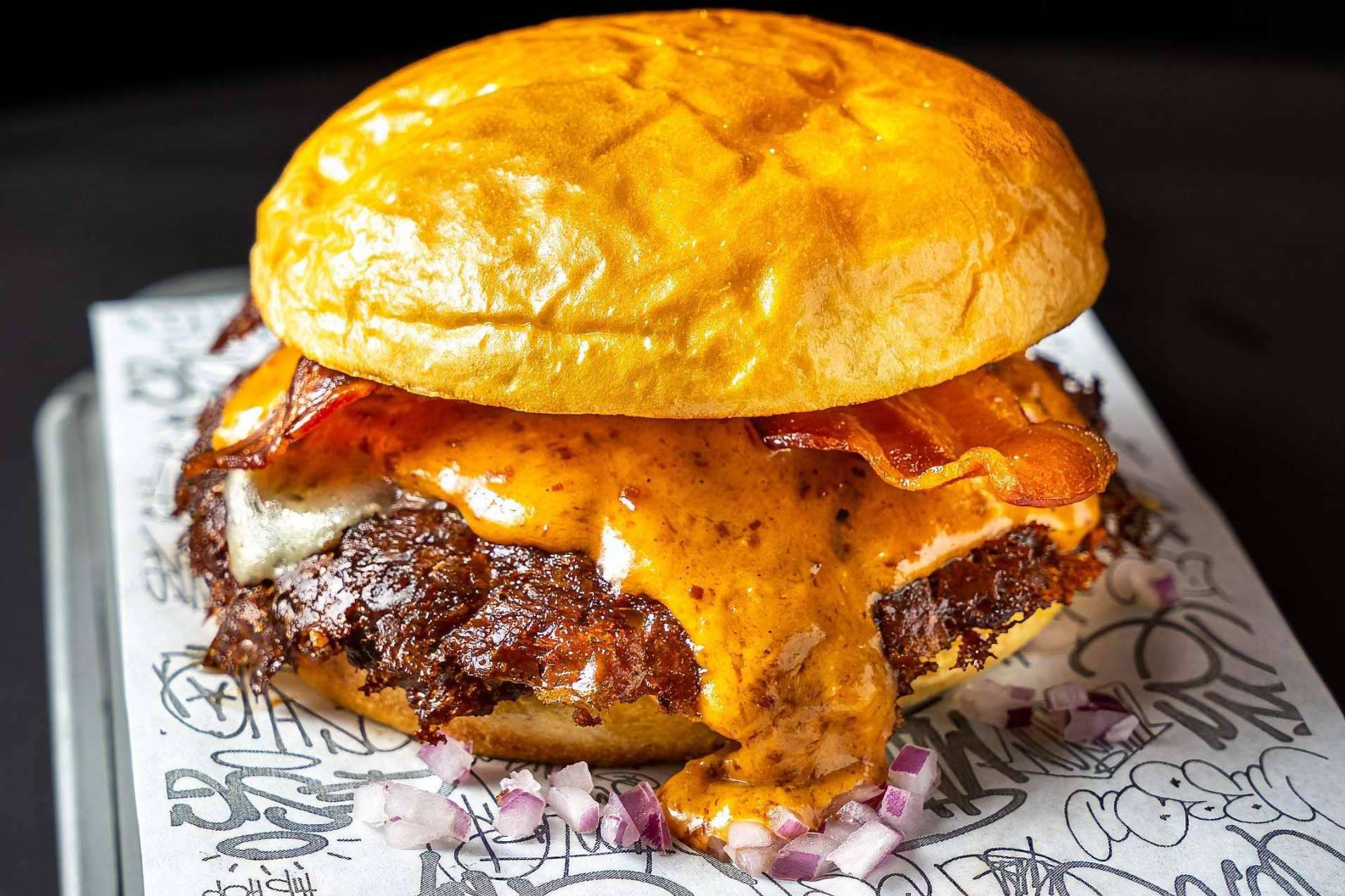 Smash Club, el nuevo restaurante de smash burgers de Briochef se convierte en tendencia para este 5 de octubre