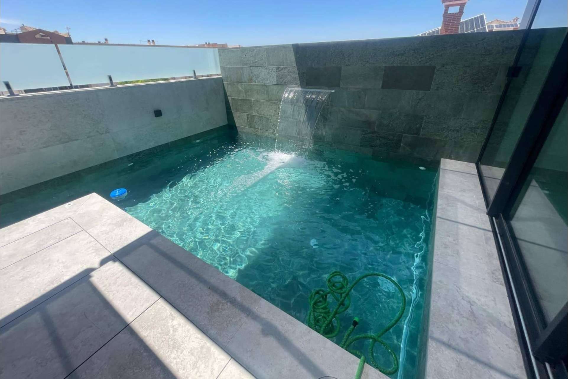 Agua sana y segura en las piscinas gracias a la tecnología de desinfección de Pool Tiger