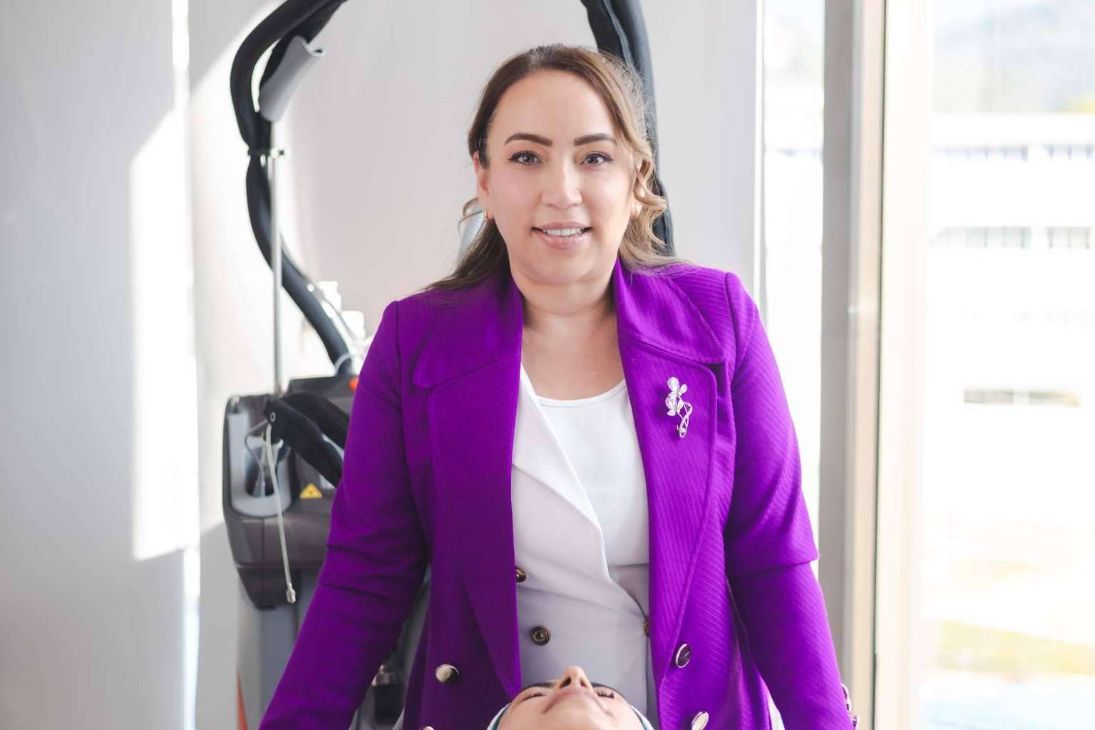 Dra. Janeth Arévalo, especialista en tratamientos para el acné hormonal provocado por el síndrome del ovario poliquístico
